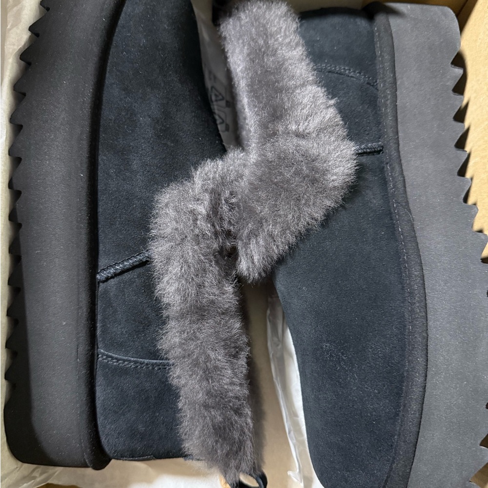 UGG Hinta Platform Slippers Black Size 9 NEW In Box